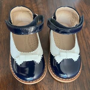 Elephantito dress shoes. Size US 4. EU 19. Navy blue and white